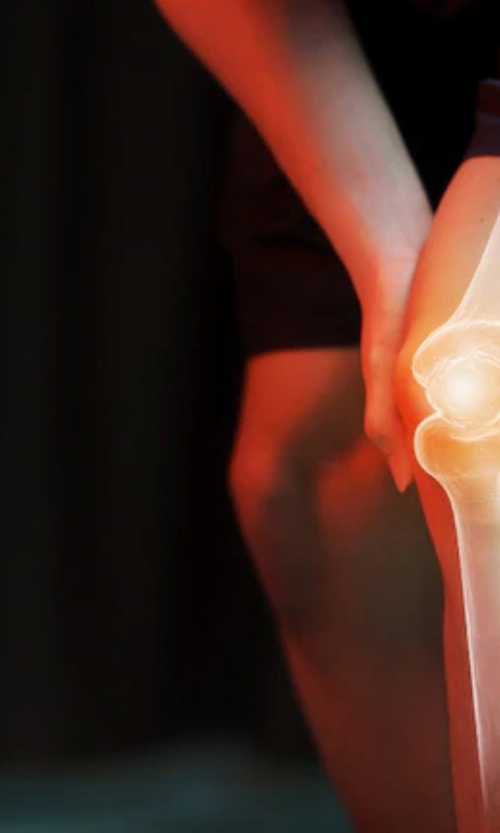 बॉडी से मिलने वाले ये 4 संकेत बताते हैं कि हड्डियां हो रही हैं कमजोर